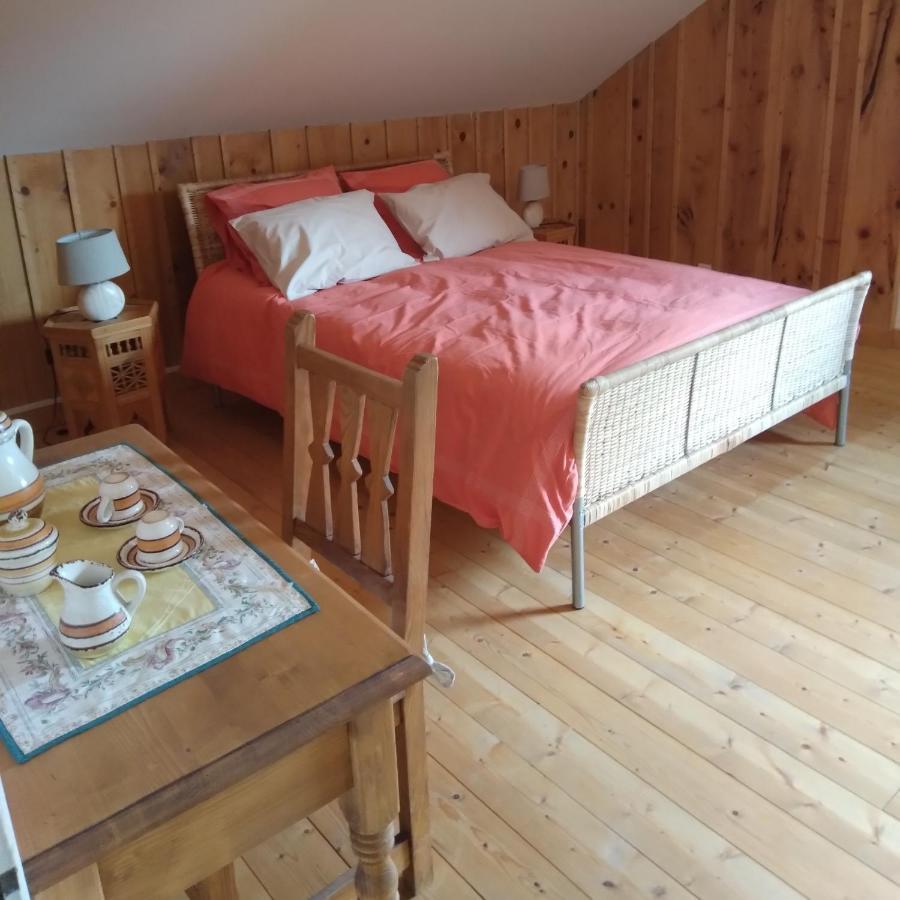 Les Dames De La Saugiat Bed & Breakfast Le Fied Luaran gambar