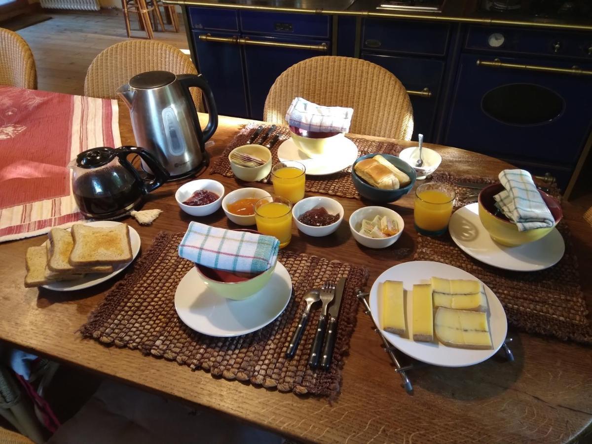 Les Dames De La Saugiat Bed & Breakfast Le Fied Luaran gambar